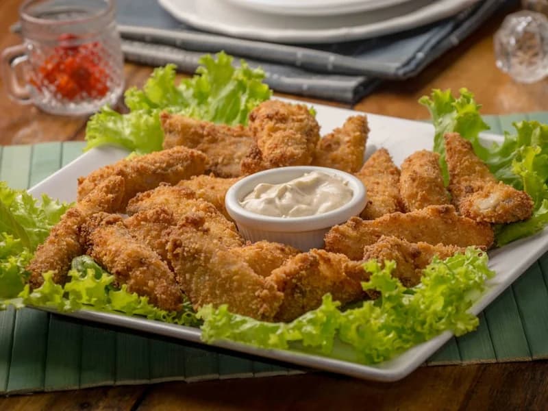 Crisp & Co 8-Piece Golden Fried Chicken Bucket